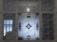 Витраж тиффани в стеклопакете межкомнатное окно (размер 1,3 х 1,04 м)